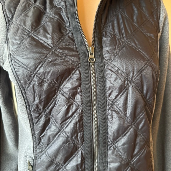 This is an Athleta Vortex Quilted Fleece Hooded Jacket size M - Picture 3 of 10